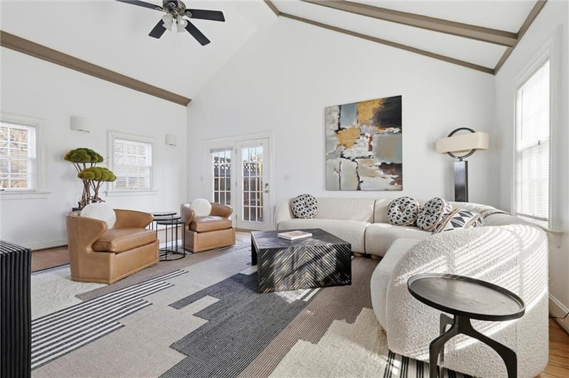 5701 Central St, Kansas City, MO 64113