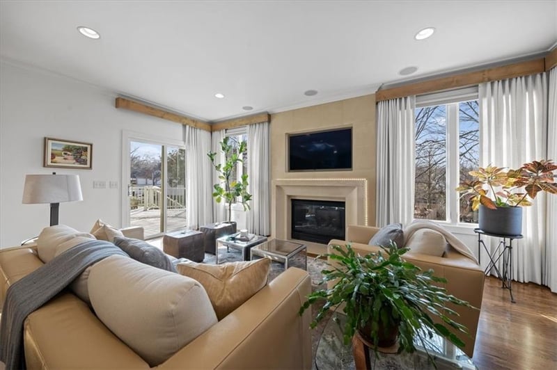 4001 W 126 St, Leawood, KS 66209