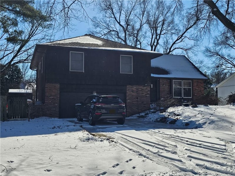 8101 98th St, Overland Park, KS 66212