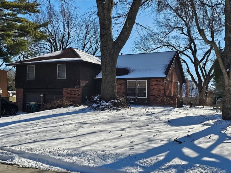 8101 98th St, Overland Park, KS 66212