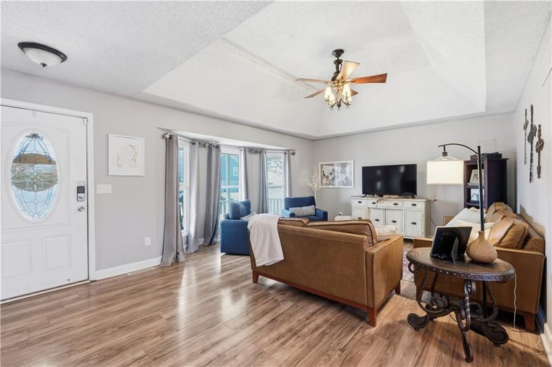 112 6th St, Blue Springs, MO 64014