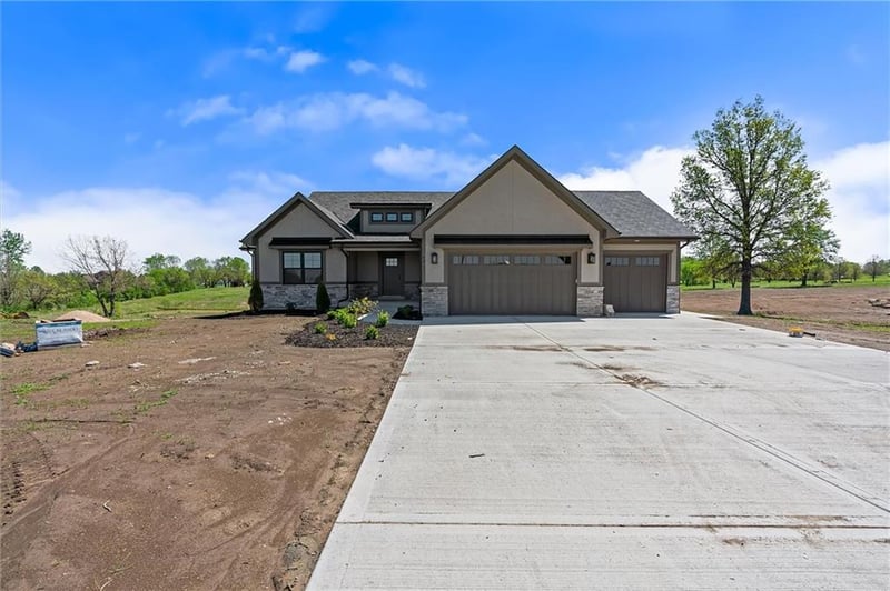 9915 Stockdale Rd, Liberty, MO 64068