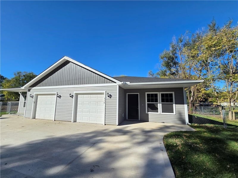 32 7th St, Adrian, MO 64720