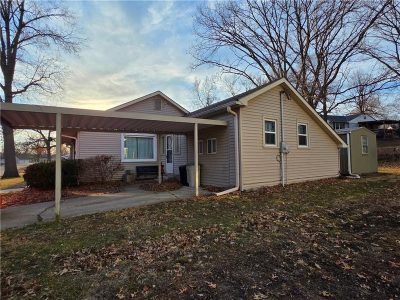 508 4th Street Ter, Carrollton, MO 64633