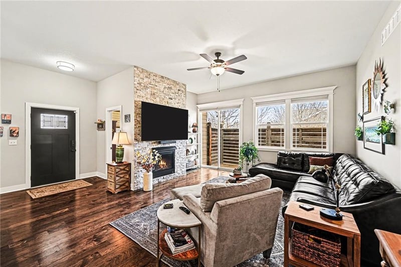 8915 80th Ter, Kansas City, MO 64158