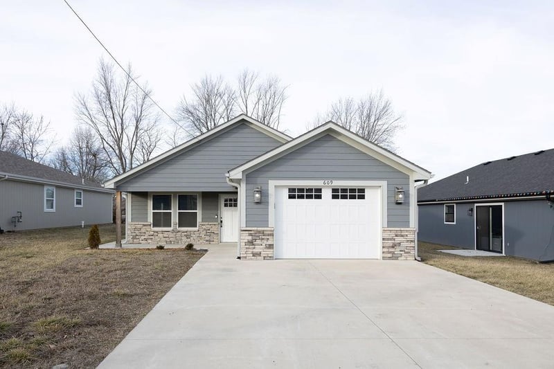 609 Dryden St, Odessa, MO 64076