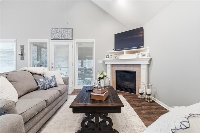 9820 Smalley Ave, Kansas City, MO 64157