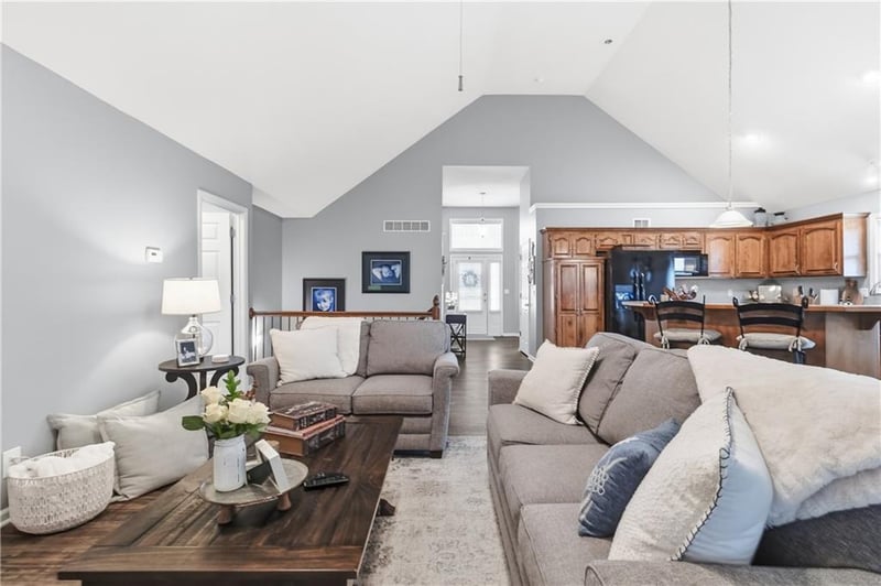 9820 Smalley Ave, Kansas City, MO 64157