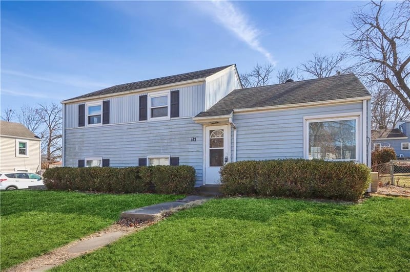 613 45th St, Kansas City, MO 64116