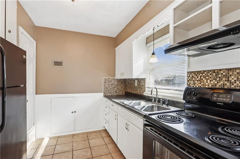 613 45th St, Kansas City, MO 64116