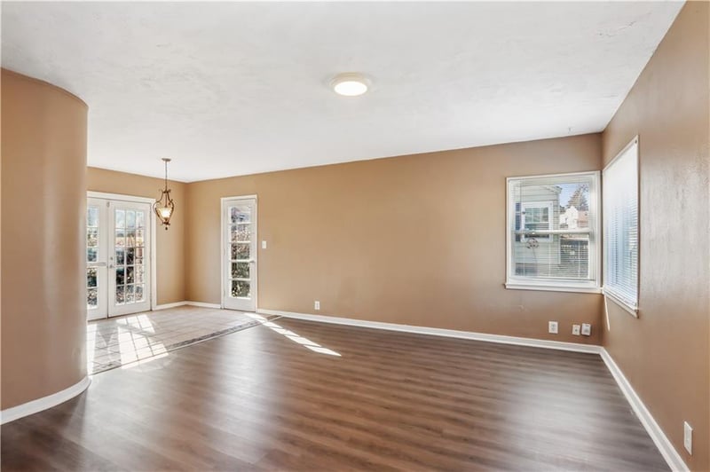 613 45th St, Kansas City, MO 64116