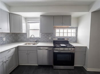 715 E 72nd Ter, Kansas City, MO 64131