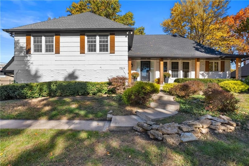 9504 W 106th St, Overland Park, KS 66212