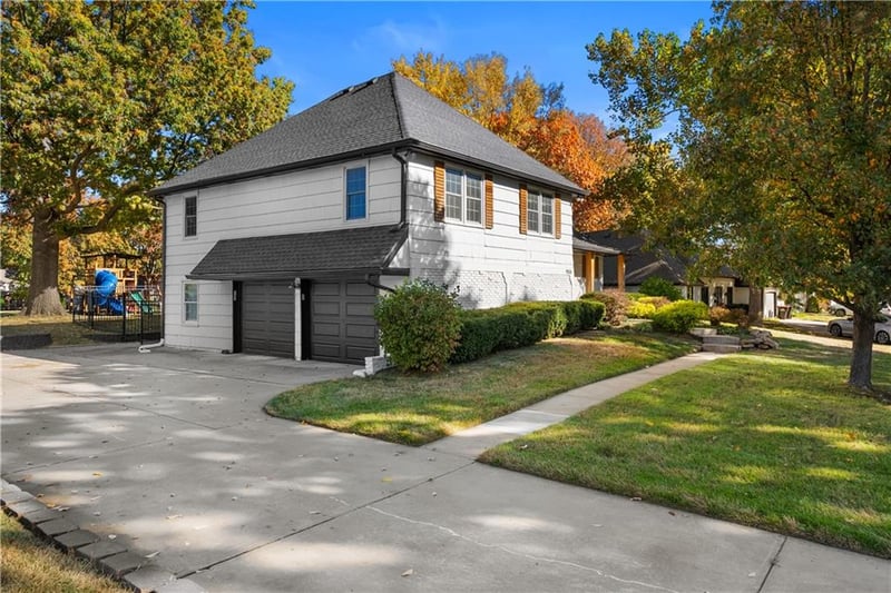 9504 W 106th St, Overland Park, KS 66212