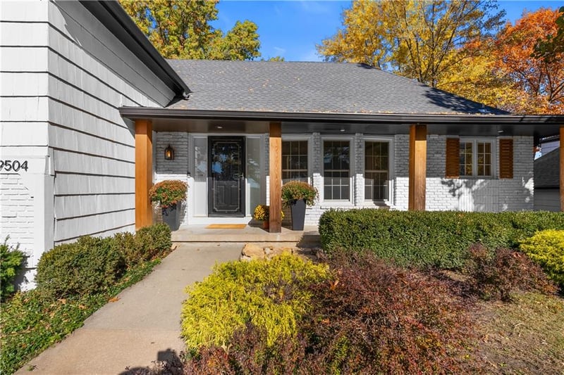 9504 W 106th St, Overland Park, KS 66212