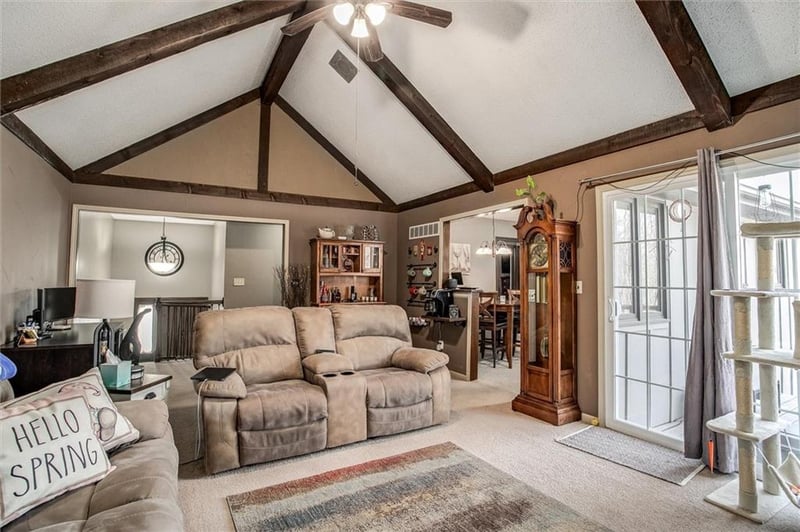 2829 Trenchard Dr, Independence, MO 64057