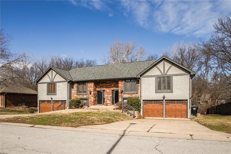 2829 Trenchard Dr, Independence, MO 64057