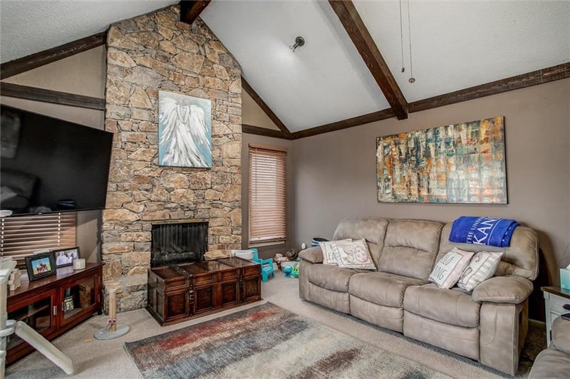 2829 Trenchard Dr, Independence, MO 64057