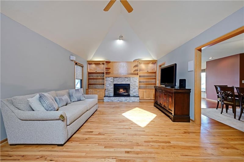 11800 99th Pl, Overland Park, KS 66214