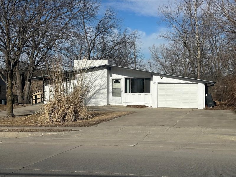229 16th St, Maryville, MO 64468