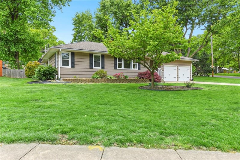 6700 Marty St, Overland Park, KS 66204