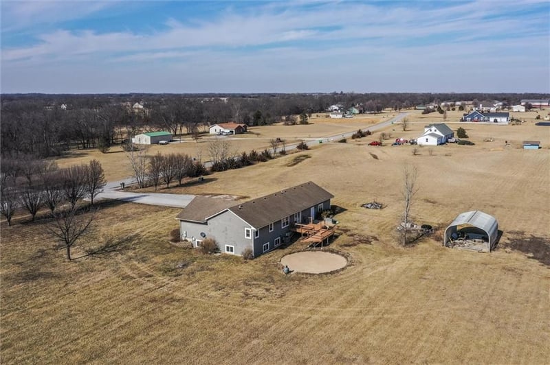 117 Hayes Rd, Wellsville, KS 66092
