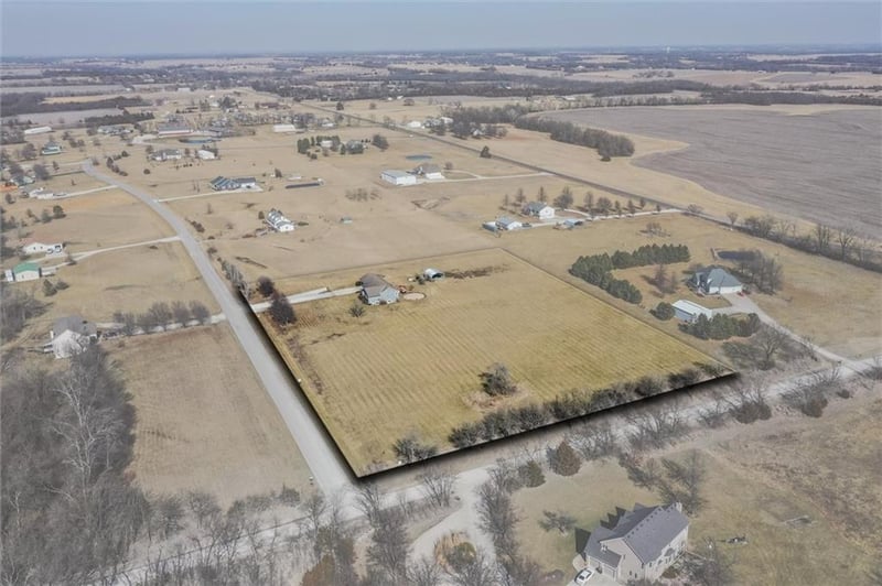 117 Hayes Rd, Wellsville, KS 66092