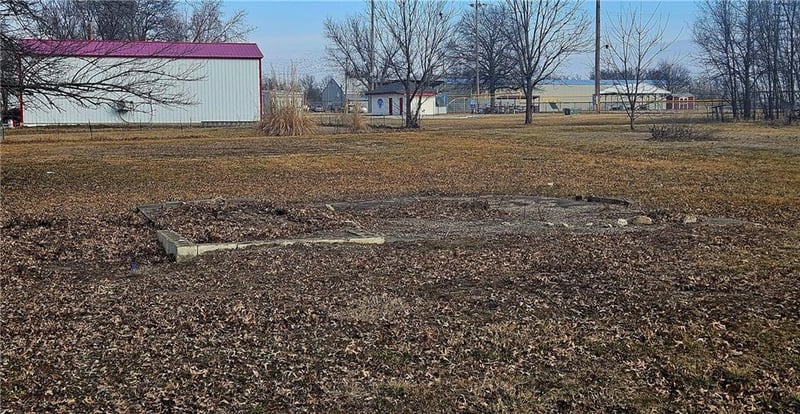 305 E Sixth St, Urich, MO 64788