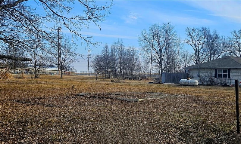 305 E Sixth St, Urich, MO 64788