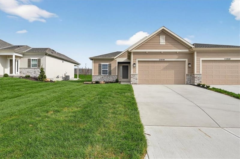 25050 94th Ter, Lenexa, KS 66227
