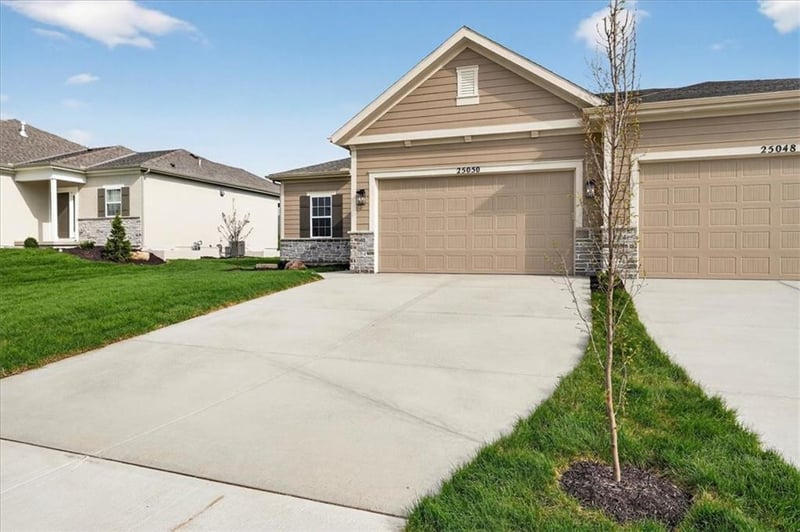 25050 94th Ter, Lenexa, KS 66227