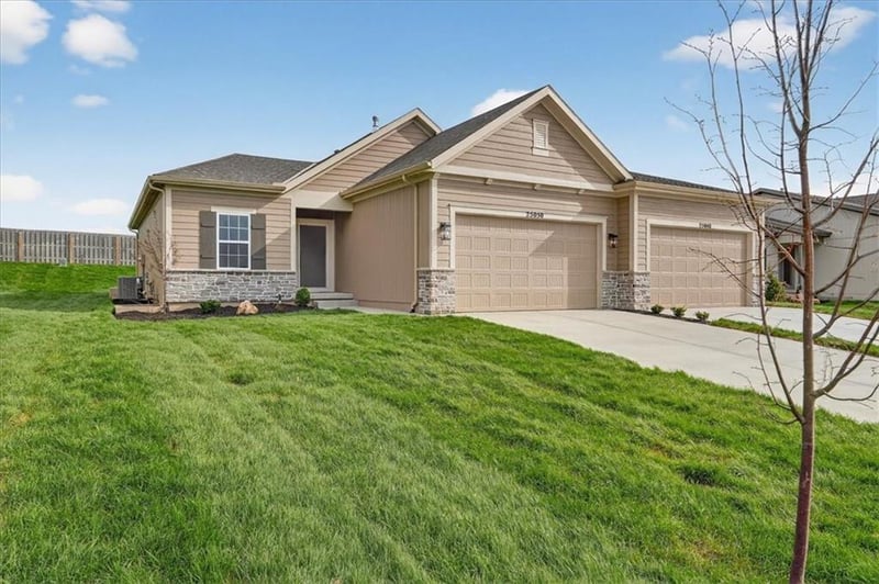 25050 94th Ter, Lenexa, KS 66227