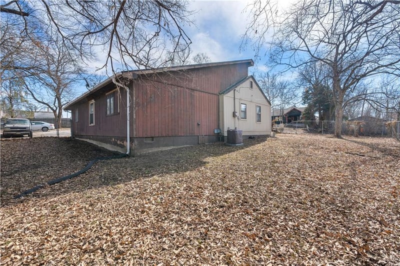 10008 60th Ter, Raytown, MO 64133