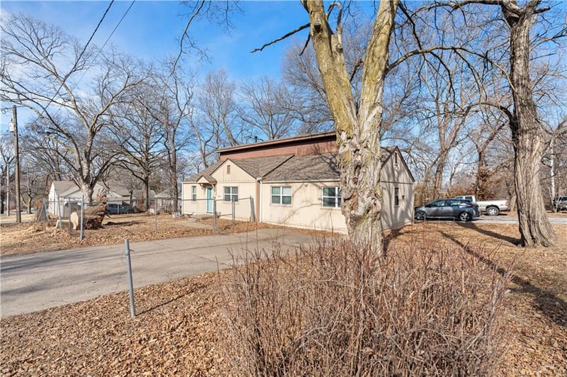 10008 60th Ter, Raytown, MO 64133