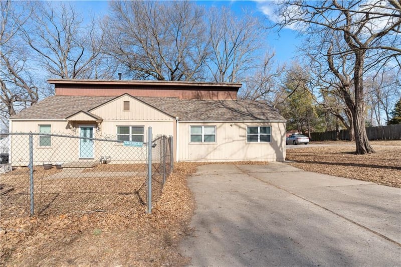 10008 60th Ter, Raytown, MO 64133