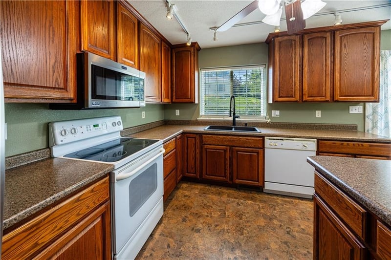 126 Memory Ln, Maryville, MO 64468