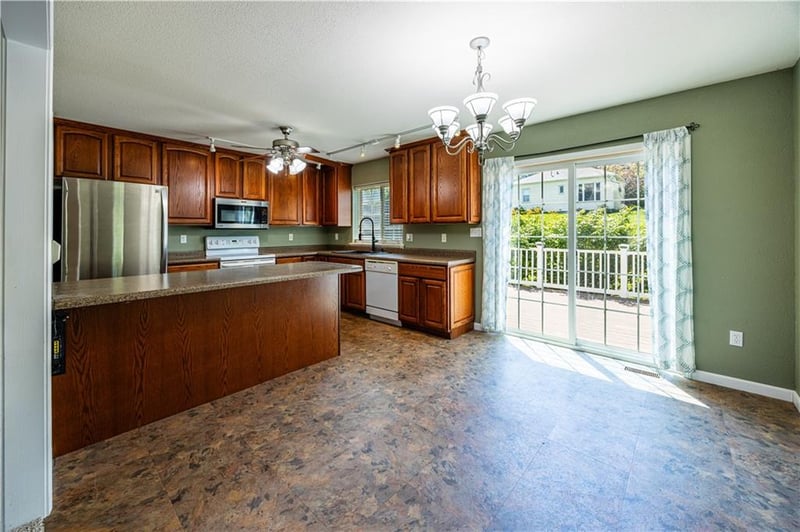 126 Memory Ln, Maryville, MO 64468