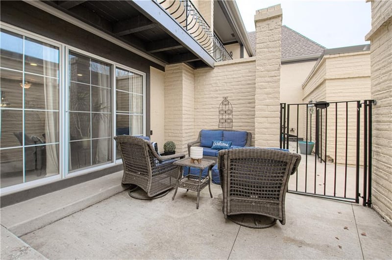 6739 W 108th Ter, Overland Park, KS 66211