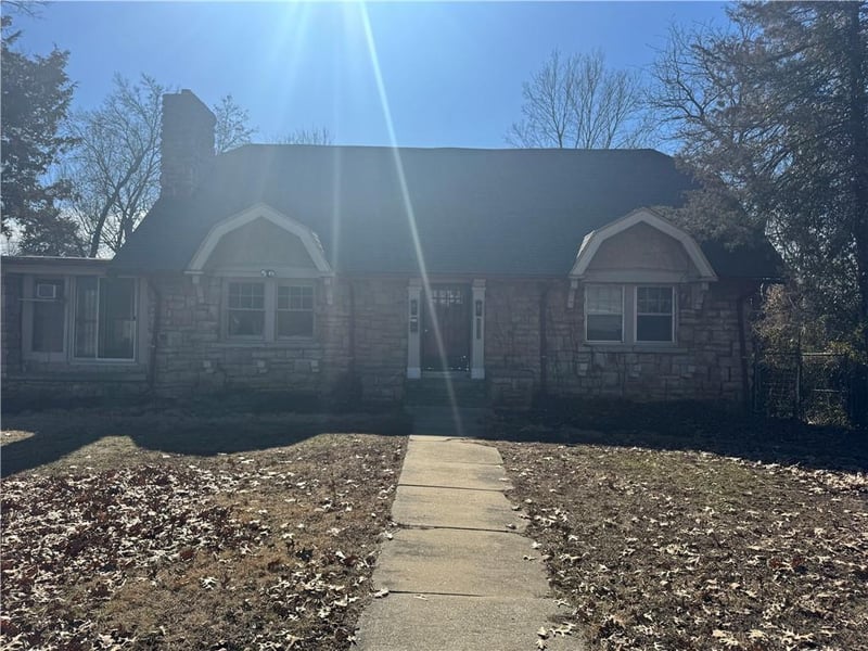 1875 76th Ter, Kansas City, MO 64132