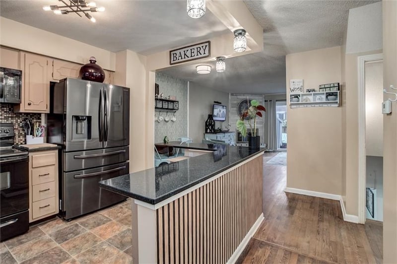 5644 97th St, Overland Park, KS 66207