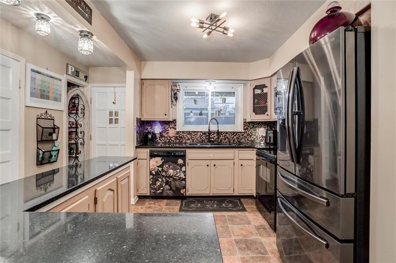 5644 W 97th St, Overland Park, KS 66207