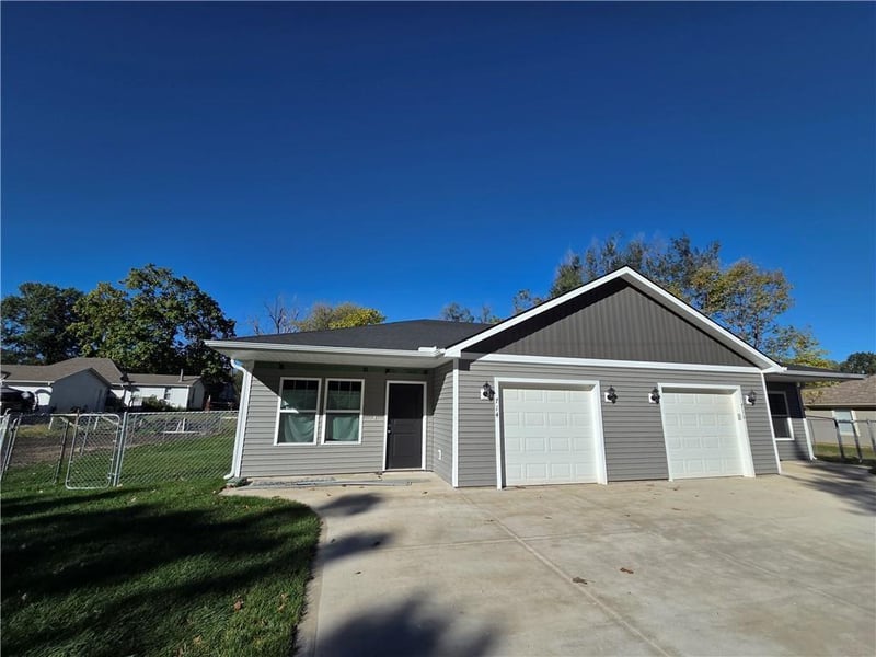 30-32 7th St, Adrian, MO 64720