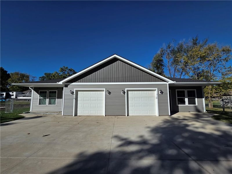 30-32 7th St, Adrian, MO 64720