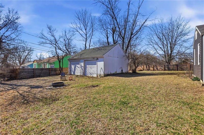 511 92nd St, Kansas City, MO 64131