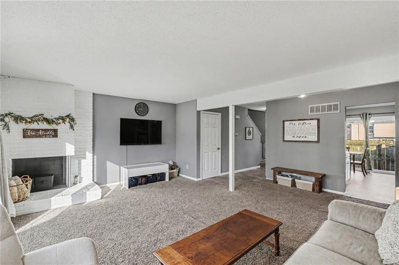 11253 Calico Dr, Kansas City, MO 64137