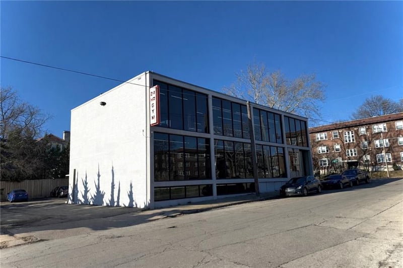 3800 Summit St, Kansas City, MO 64111