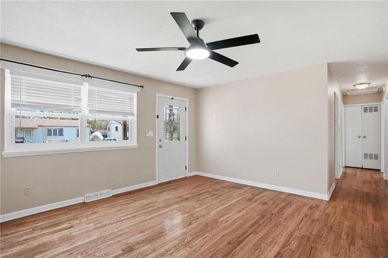 1040 S Cottonwood St, Ottawa, KS 66067