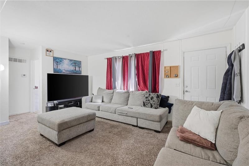 4828 Tullis Dr, Kansas City, MO 64119