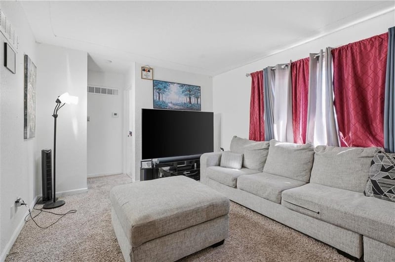 4828 Tullis Dr, Kansas City, MO 64119