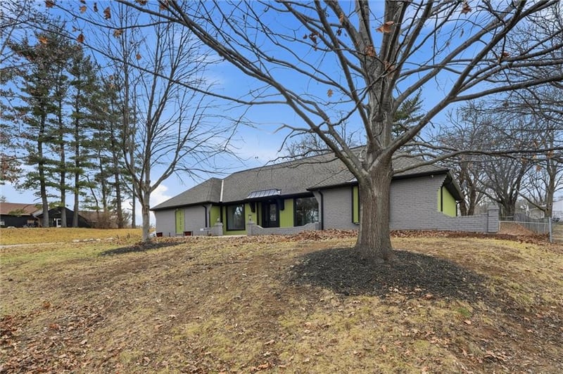 1038 Woodland Ct, Kansas City, MO 64118